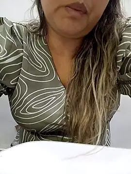 lovelyjhessy online show from October 27, 3:18 pm