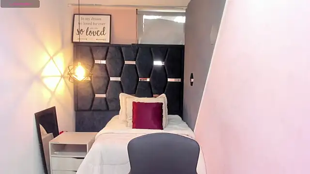 GiaFox  online show from October 20, 8:01 pm