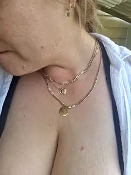 Off the Lesh online show from February 4, 10:02 pm