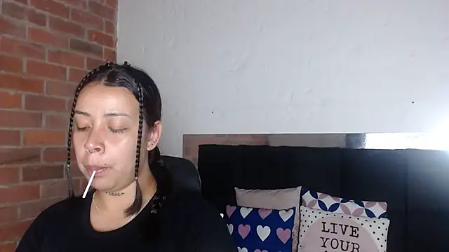 salome  hills1 online show from March 28, 8:41 pm