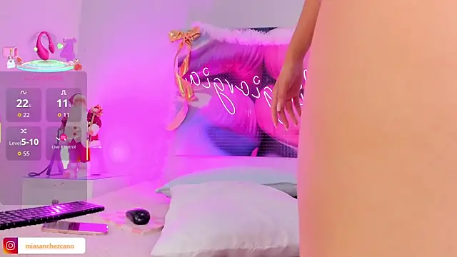 Miagiorgia  online show from December 21, 1:15 pm