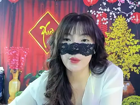 Julie nguyen online show from January 9, 4:28 am