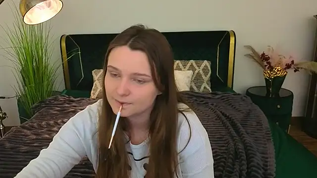 MagicPeachh  online show from April 15, 6:03 am