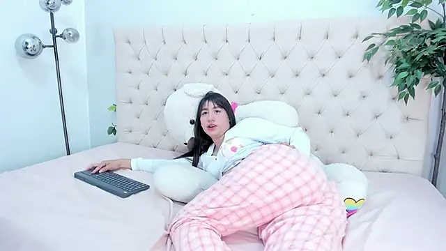 Victoria Coleman online show from March 6, 8:04 pm