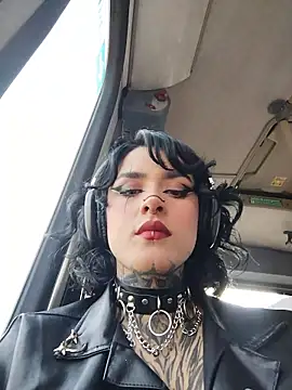 taaylor33 online show from April 6, 9:27 pm