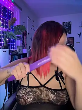 Snapshot of DeeLight124 chatting on October 11, 6:51 am DeeLight124 online show from October 11, 6:51 am