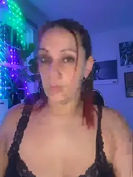 Snapshot of DeeLight124 chatting on September 24, 5:28 am DeeLight124 online show from September 24, 5:28 am