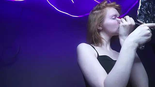 ginger hugs online show from September 27, 10:06 pm