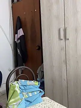 Milk chloe online show from February 3, 7:07 pm