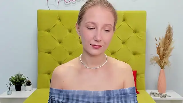 LolaWilsons online show from April 8, 7:21 am