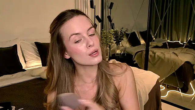 RozzitaBedberry online show from March 20, 1:05 pm