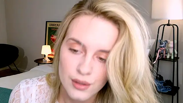 Snapshot of RozzitaBedberry chatting on October 6, 1:28 pm RozzitaBedberry online show from October 6, 1:28 pm