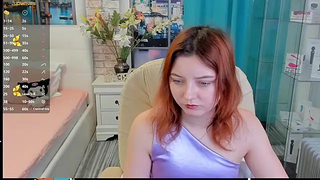 pretty little thing online show from February 9, 1:46 pm