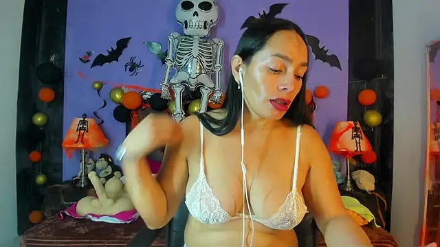 MaduraLuciana online show from October 24, 11:06 am