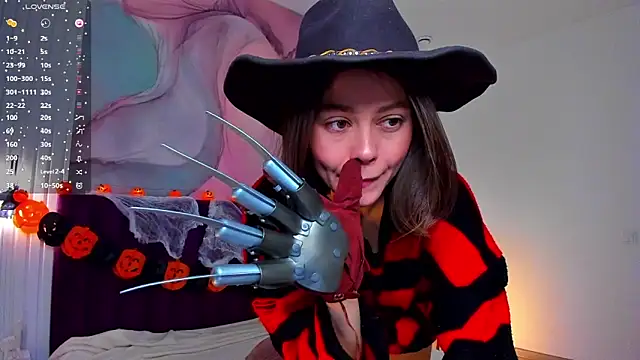 Kelly Cuutie online show from October 24, 1:23 am