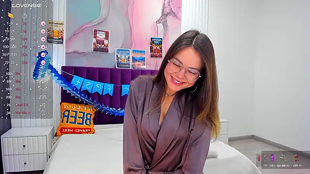 Snapshot of Kelly_Cuutie chatting on October 3, 1:00 am Kelly Cuutie online show from October 3, 1:00 am