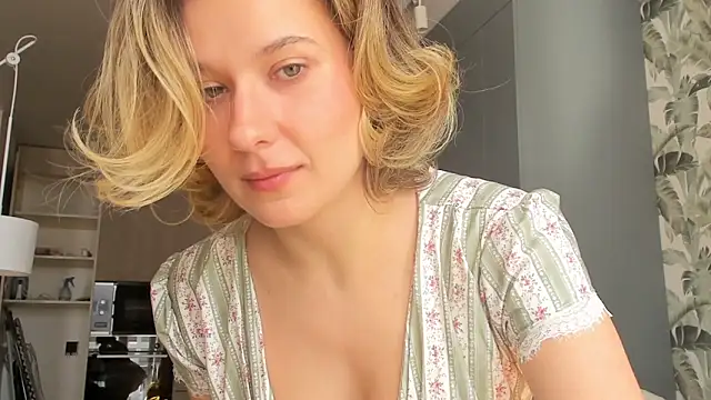 Lilith lutherlow online show from April 27, 2:14 pm