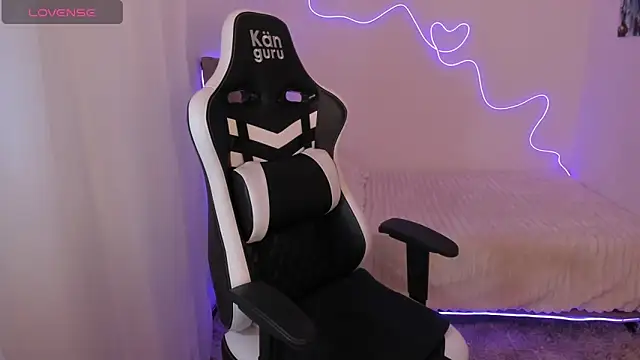 Victoryyy  online show from September 15, 9:00 pm