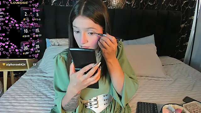 Snapshot of Elecktra_sweet chatting on October 18, 8:32 pm Elecktra sweet online show from October 18, 8:32 pm
