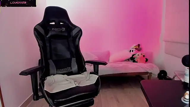 Biancastrongg online show from November 1, 4:49 am