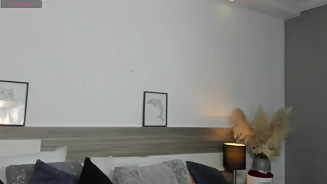 SaraaJhonsonn online show from April 21, 2:46 pm