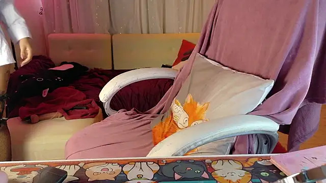 AllisonCatUwU online show from April 11, 3:37 pm