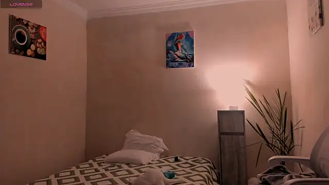 cClandesTina online show from November 5, 10:15 pm