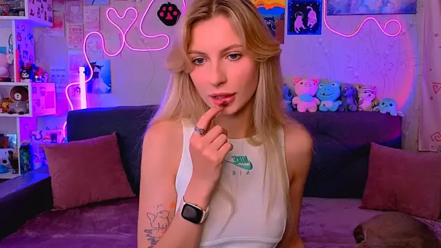 Snapshot of Maria_Hunt chatting on September 19, 5:28 am Maria Hunt online show from September 19, 5:28 am