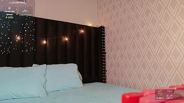 littleebluee online show from September 13, 2:52 am