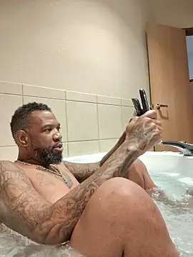 Snapshot of 3prettyboy3 chatting on October 18, 6:05 am 3prettyboy3 online show from October 18, 6:05 am