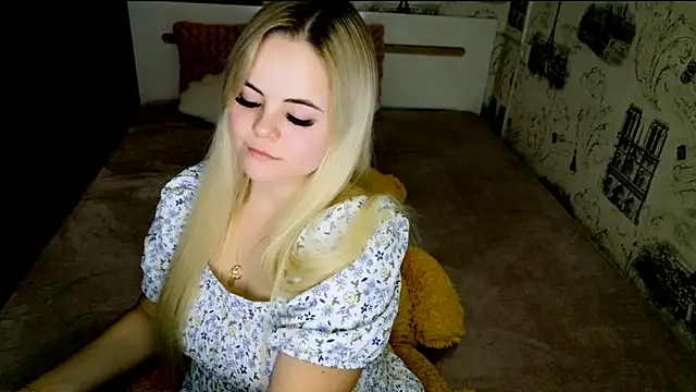 lovely-eyes online show from June 2, 7:15 pm