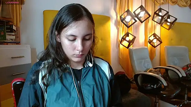 xlunna online show from December 16, 8:58 pm