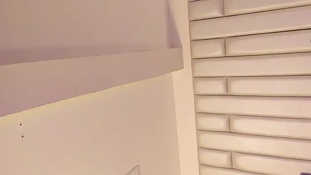 Emily robertss online show from November 22, 3:31 am