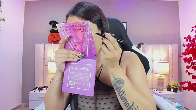 Snapshot of sara_parker069 chatting on October 17, 3:37 pm sara parker069 online show from October 17, 3:37 pm