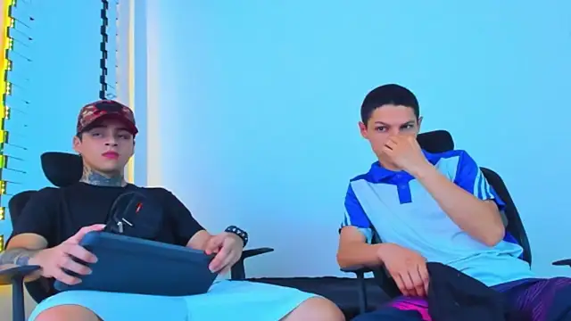 HOT boy2025 online show from December 20, 4:05 am