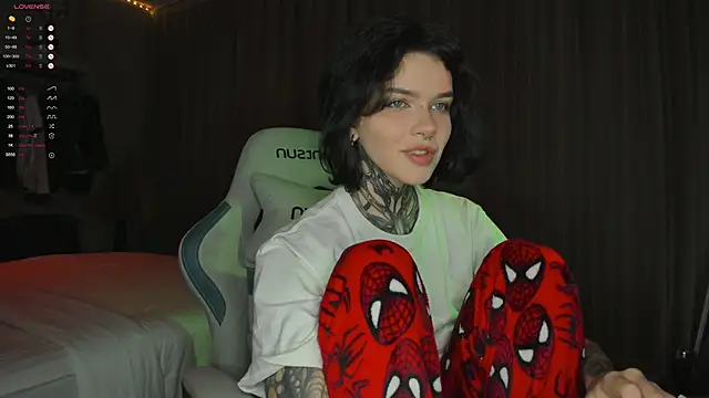 uwuxxxeva online show from March 9, 7:39 pm