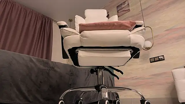 Isexxs online show from March 19, 4:22 pm