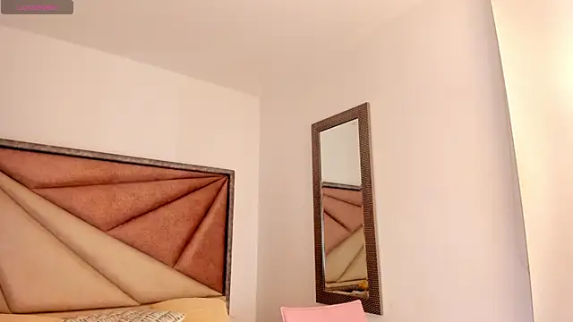 Snapshot of BarbaraKnox_ chatting on October 6, 12:27 am BarbaraKnox online show from October 6, 12:27 am