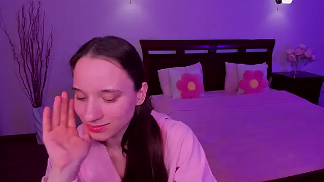 StaceySunny online show from April 4, 5:23 pm