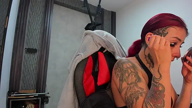 selene red  online show from February 20, 1:15 am