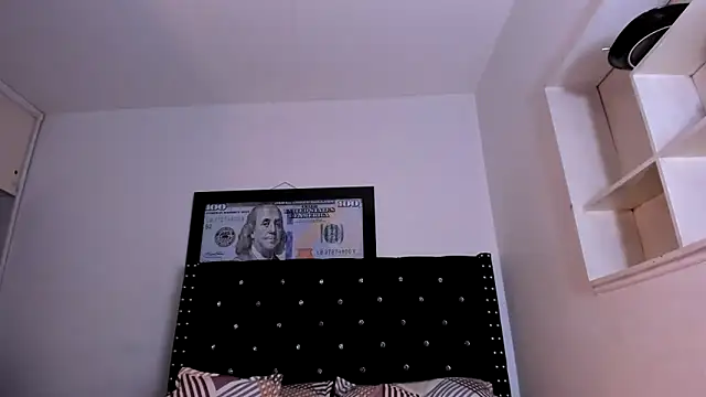 valerie luxe  online show from April 21, 1:42 am