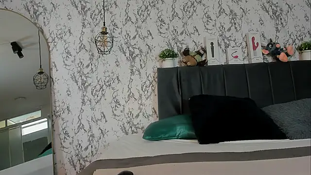 aihnoa split online show from November 14, 1:22 pm