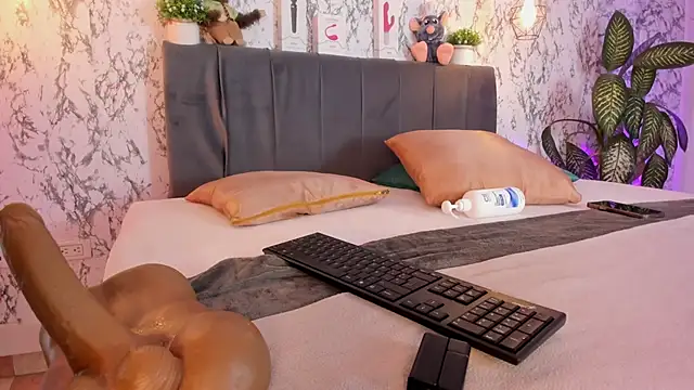 aihnoa split online show from December 4, 1:46 pm