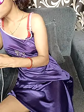 REVA DARLING online show from April 18, 2:30 pm