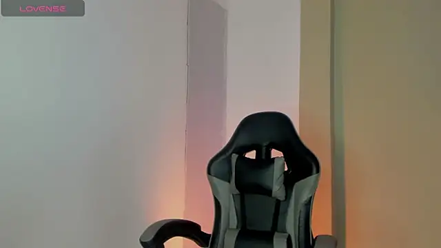 SofiaBrouw online show from April 13, 5:25 pm