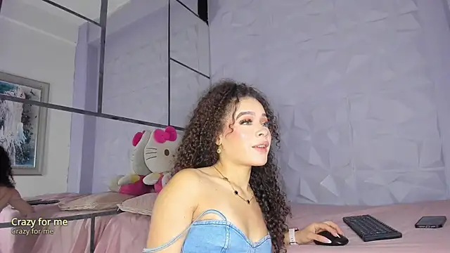  LittleLia online show from September 18, 3:32 pm