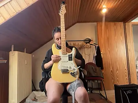 JeSuisUnTapin online show from September 18, 12:26 pm