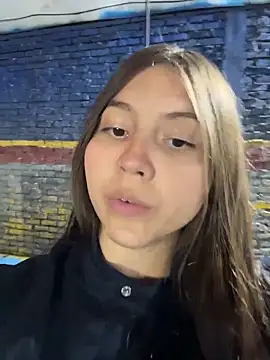 Emily Rowley online show from December 22, 4:04 am