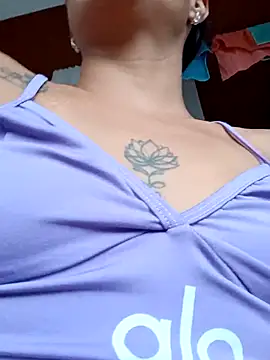 Leslly  online show from April 15, 7:58 pm