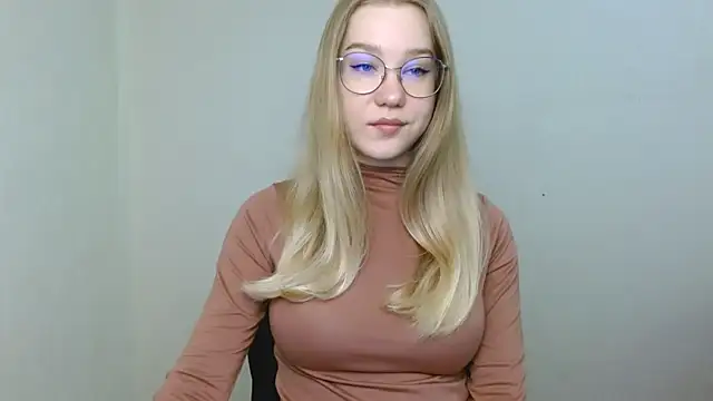 cindi hot online show from April 15, 10:49 am